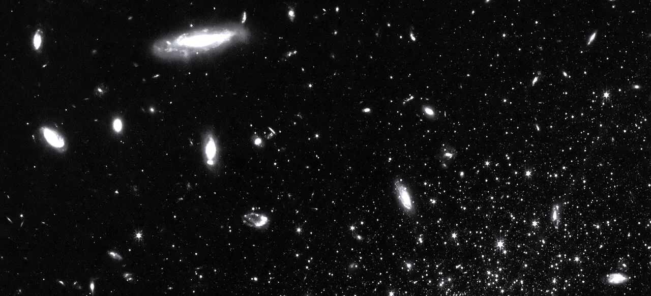 Thermal deep-field study of distant galaxies, from the house collection.