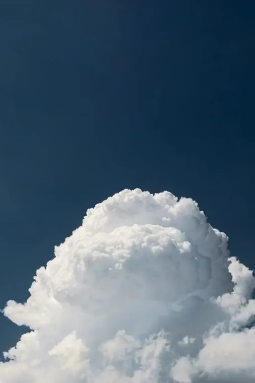 Study of a rising cloud in blue, from the house collection.